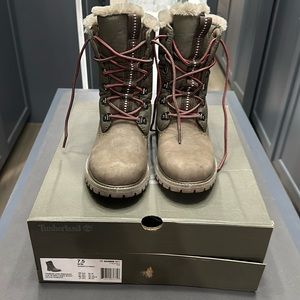 Timberland women premium “puffer” 6 in warm lined boots, Olive Nubuck size 7.5